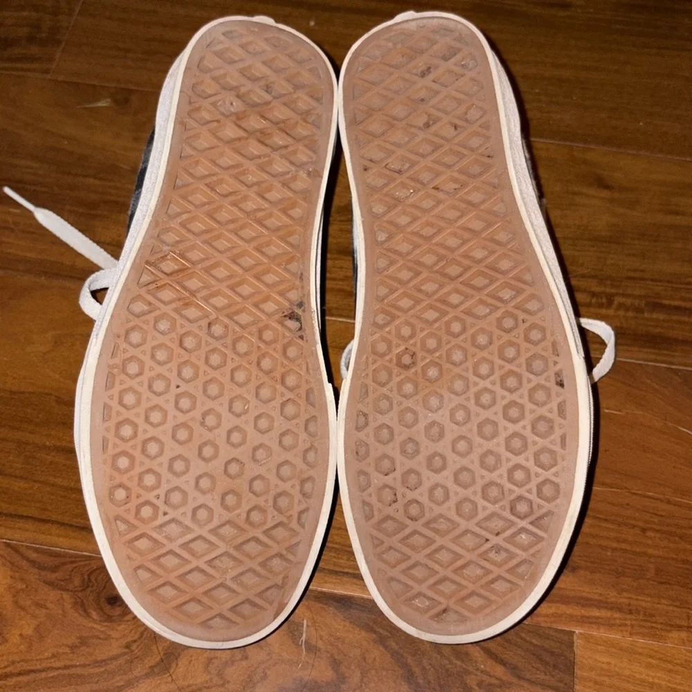 VANS - Picture 2 of 5
